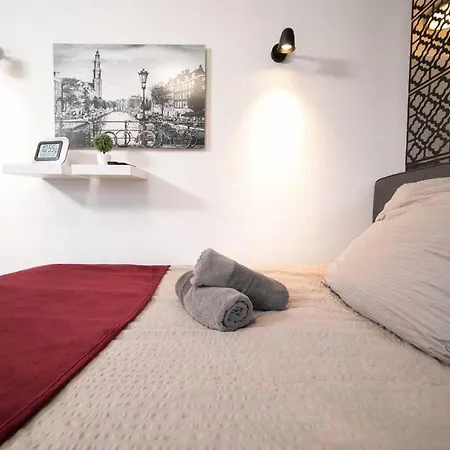Apartment Studio Rosso - Central - Balcony - Trade Fair *