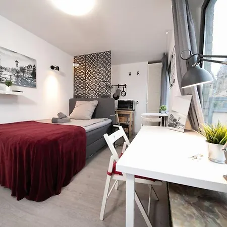 Studio Rosso - Central - Balcony - Trade Fair Apartment